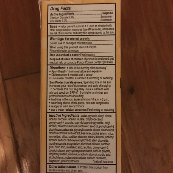 Burt’s Bees BB cream in shade light with SPF 15 - Picture 2 of 2